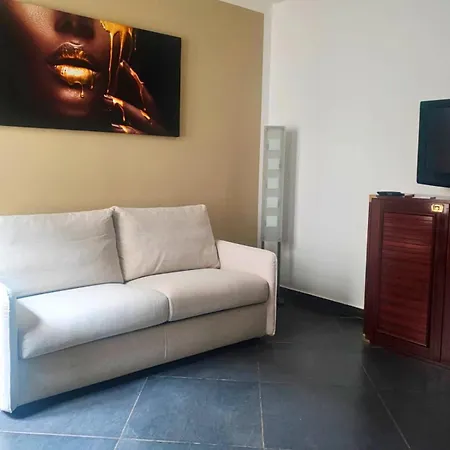 Dell'alloro Apartment *